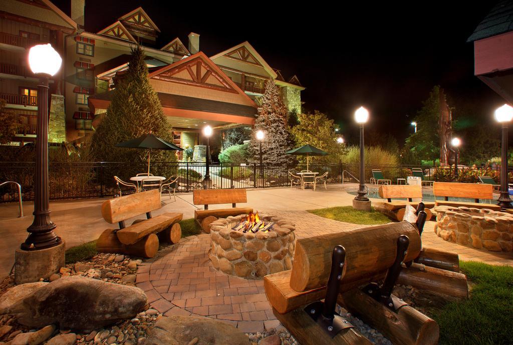 Bearskin Lodge On The River Gatlinburg Exteriör bild